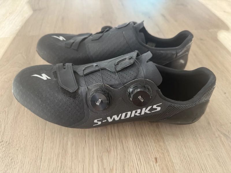 Prodám tretry Specialized S-WORKS Road 7 černé 45, šedé 45 a Fizik Infinito R1 44,5
