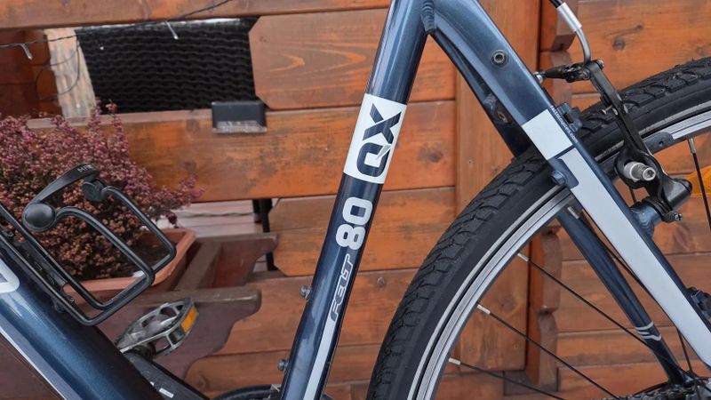 Trekové kolo Felt QX80 velikost 21" postava 175-189cm minimálně použité.