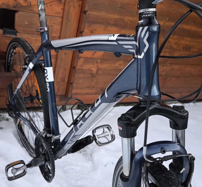 Trekové kolo Felt QX80 velikost 21" postava 175-189cm minimálně použité.