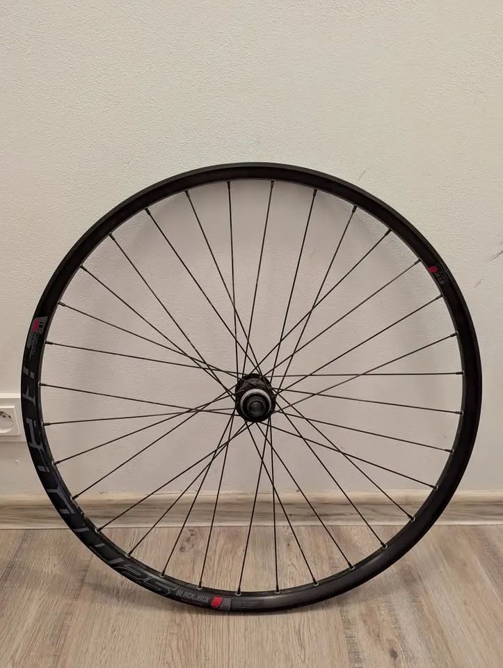 Přední zapletené kolo 27,5 osa 15x100