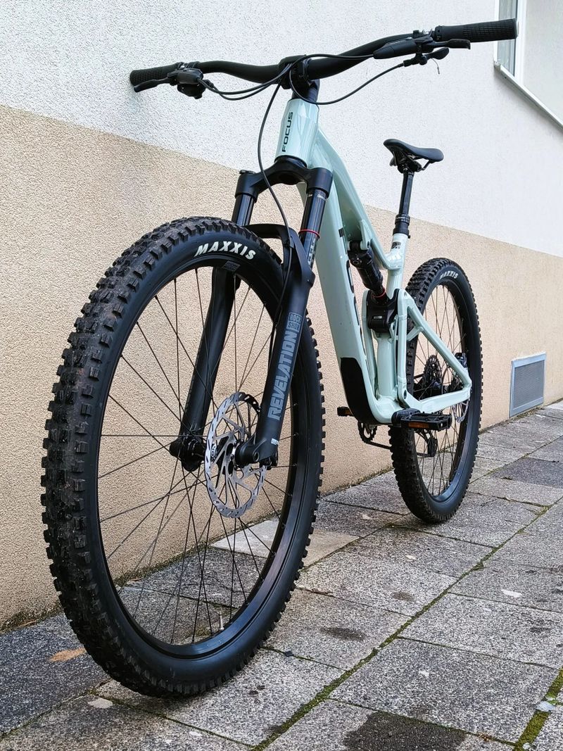 FOCUS Jam 6.8, 29", 2023, vel. L, zdvihy 150 mm, TOP STAV, ZÁNOVNÍ