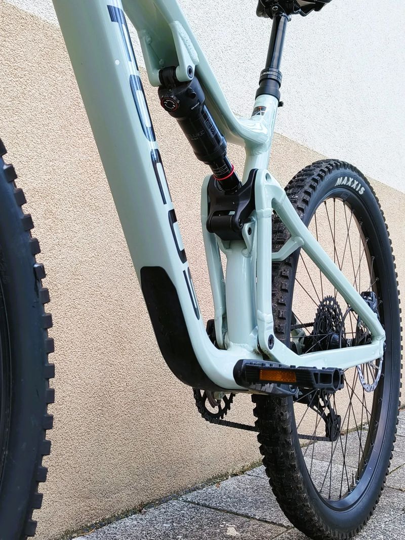 FOCUS Jam 6.8, 29", 2023, vel. L, zdvihy 150 mm, TOP STAV, ZÁNOVNÍ