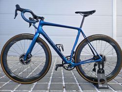 Silniční kolo Cannondale Synapse Carbon Disc Ultegra Di2 – velikost 54cm (M)