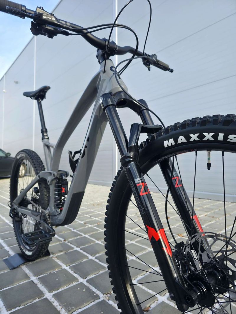 GT Sensor Carbon Elite 29″ velikost XL