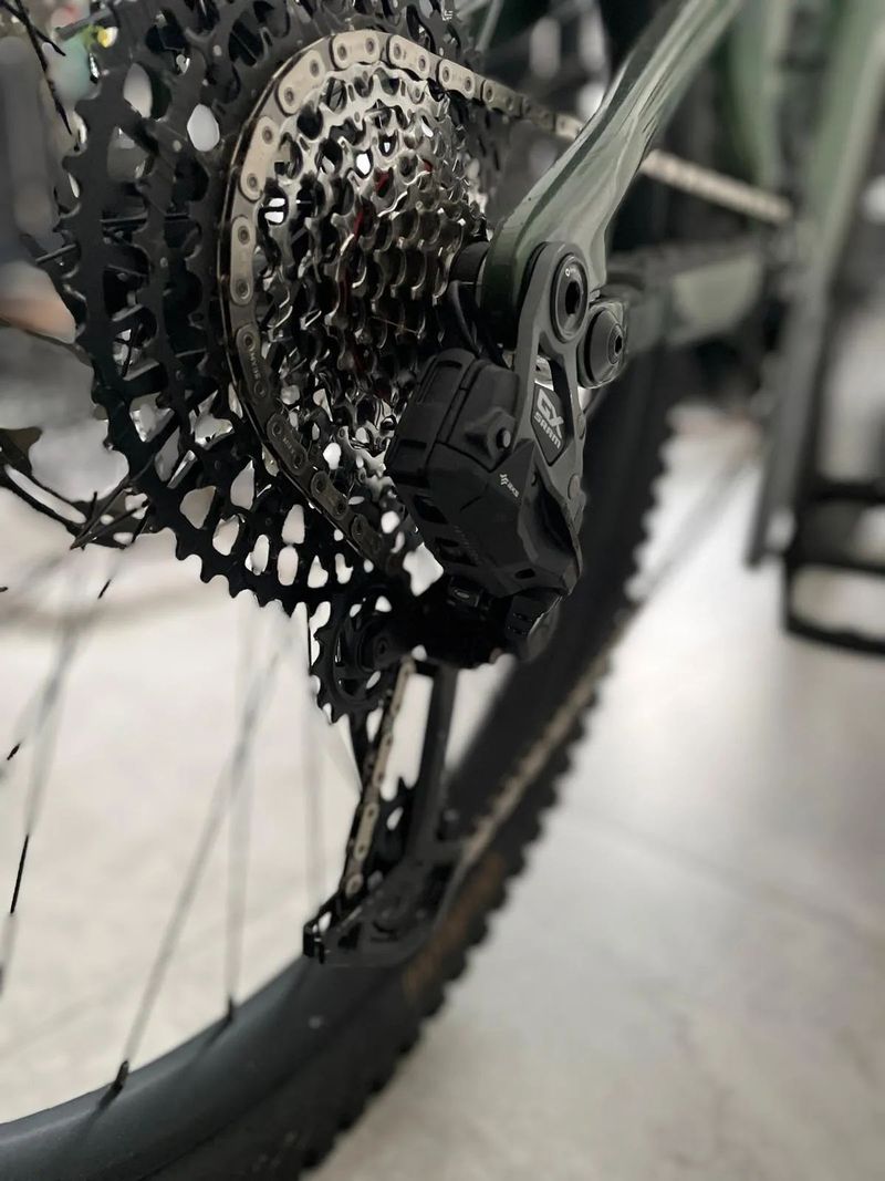 Specialized Levo 4 Expert 2026 vel.S4 - rychlé jednání - sleva + nová zadní pneu Butcher T9 TLR