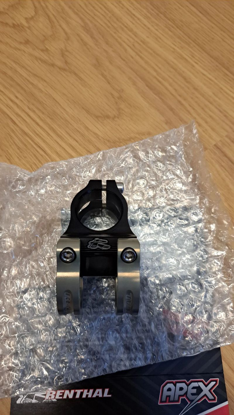 představec RENTHAL Apex 35.0 – délka 40 mm