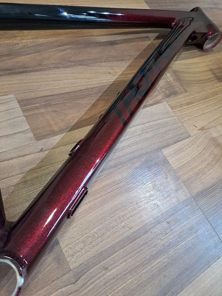 Nový nepoužitý hliníkový rám Thompson Element / 29er / velikost M / krásná perleťová barva