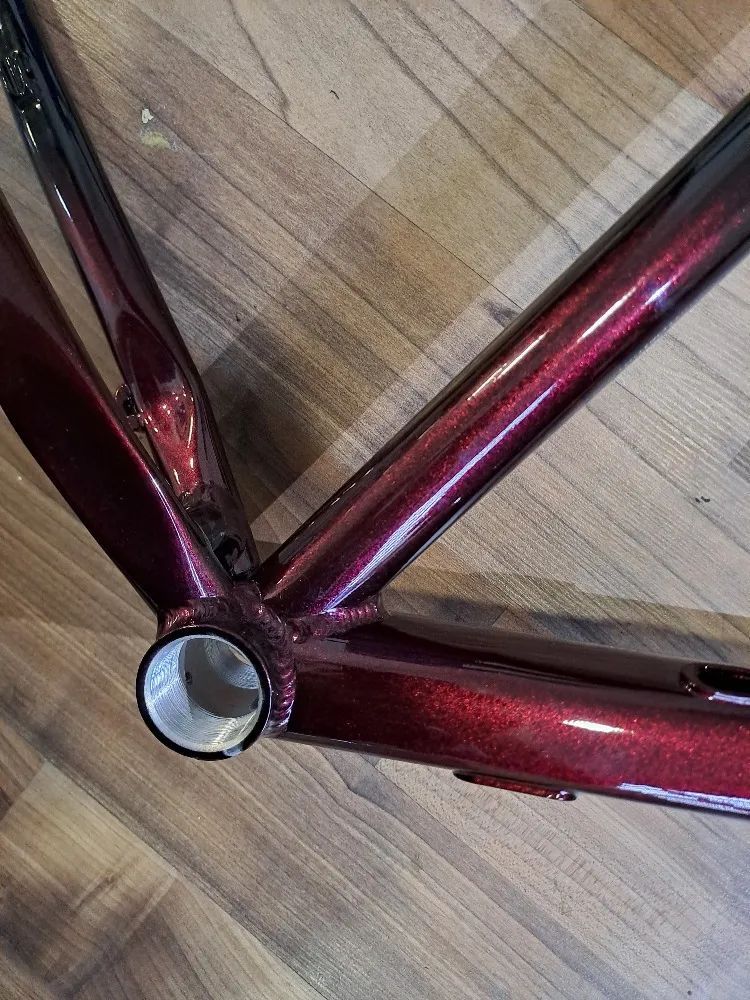 Nový nepoužitý hliníkový rám Thompson Element / 29er / velikost M / krásná perleťová barva