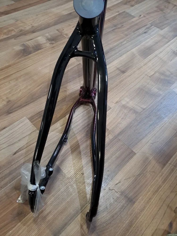 Nový nepoužitý hliníkový rám Thompson Element / 29er / velikost M / krásná perleťová barva