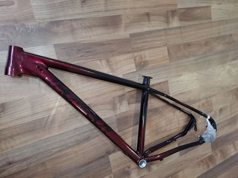 Nový nepoužitý hliníkový rám Thompson Element / 29er / velikost M / krásná perleťová barva