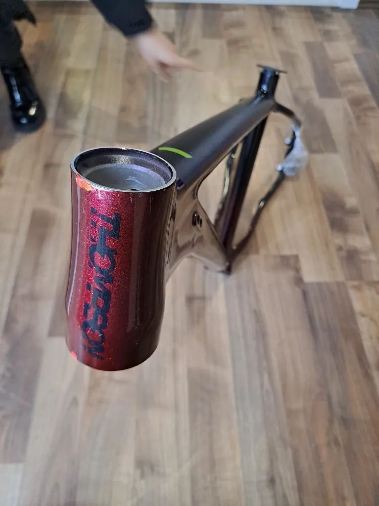 Nový nepoužitý hliníkový rám Thompson Element / 29er / velikost M / krásná perleťová barva