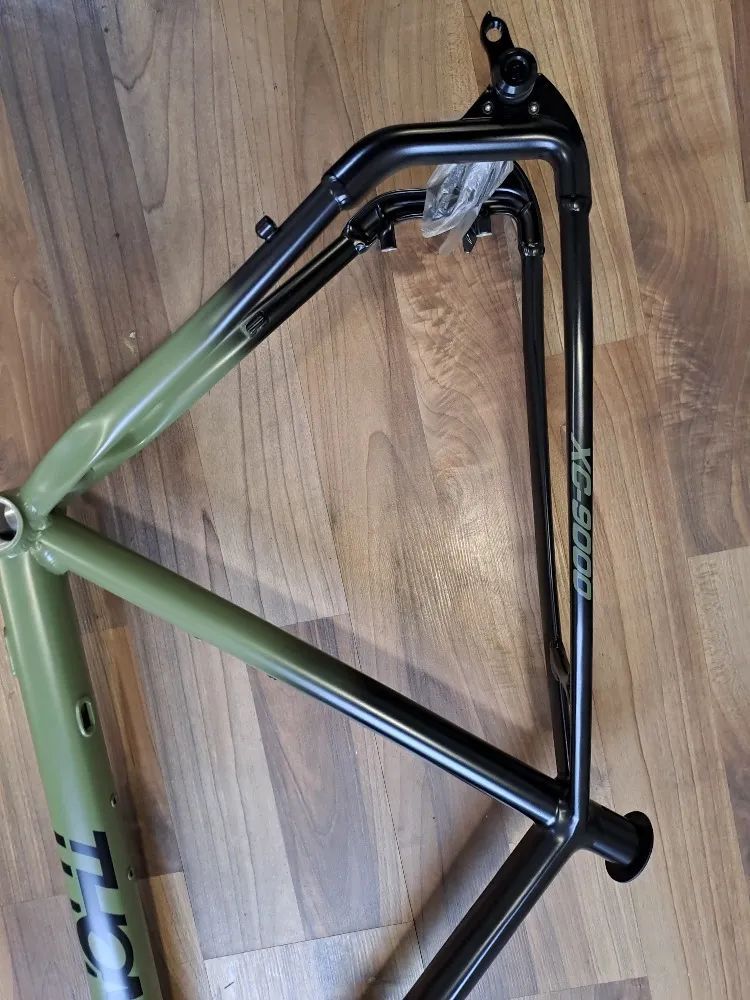 NOVÝ nepoužitý hliníkový rám belgického výrobce Thompson XC 9000 / 12x148 pevná osa / 29er / vel. XL