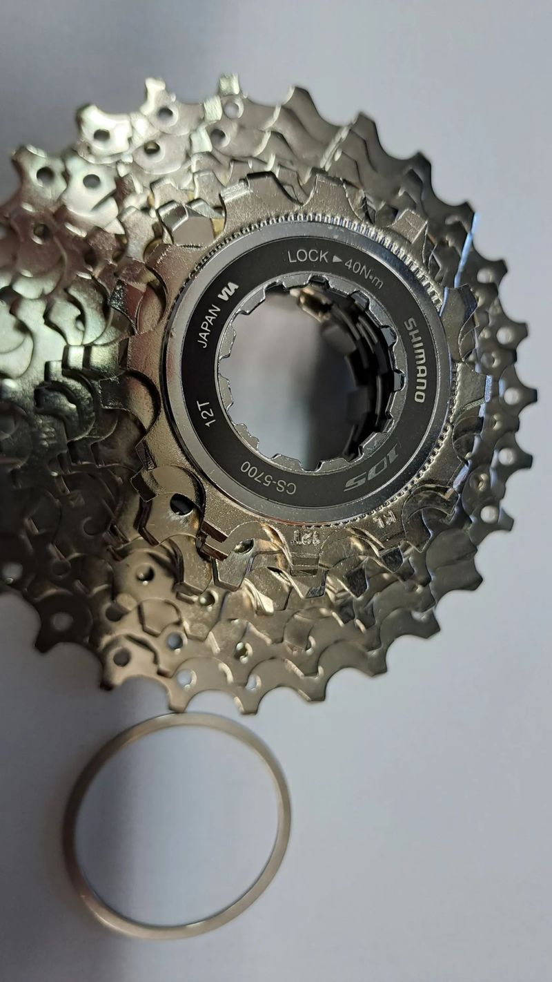 Prodám novou kazetu Shimano 105 CS-R5700 12-27 10-kol.