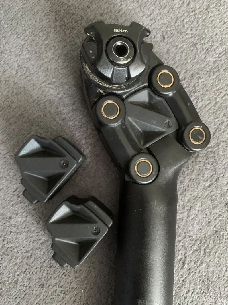 Odpružená sedlovka BBB průměr 30,9