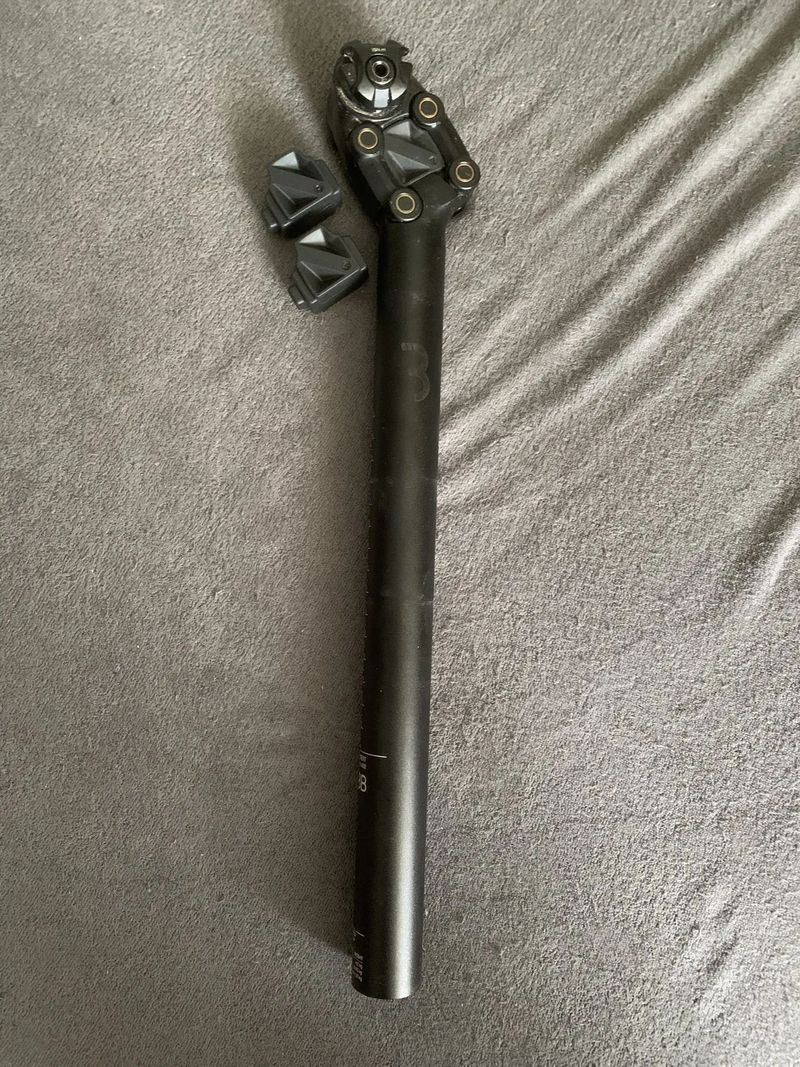 Odpružená sedlovka BBB průměr 30,9