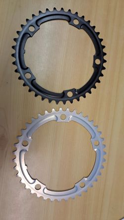 Prodám nové Shimano převodníky 39 zubů, 5-packa, rozteč 130mm, 150 Kč za kus.