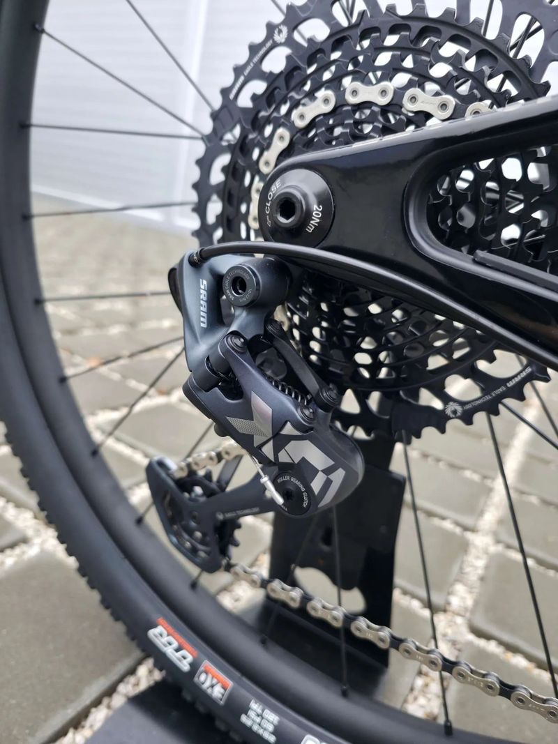 GHOST Lector SF UC Team Black/Rainbow 29″ velikost M