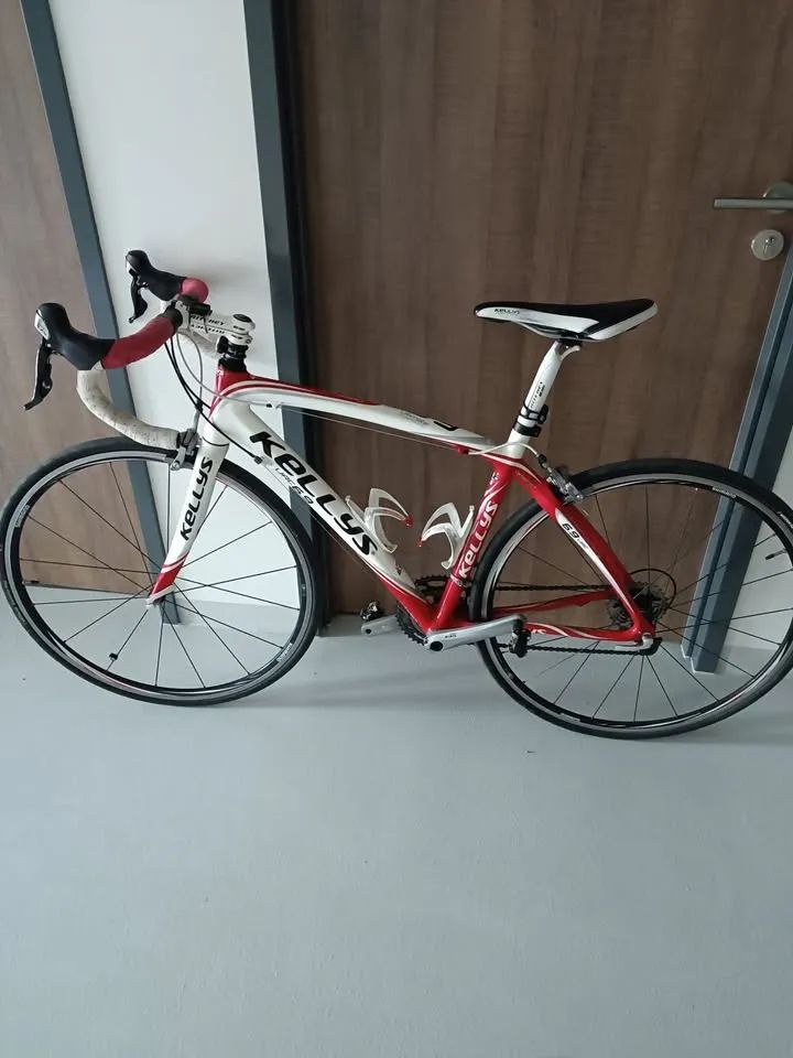 Silniční Carbonové kolo Kellys URC 6.9