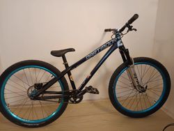  Stylový dirťák DARTMOOR Two6player Steel blue ve velikosti Short