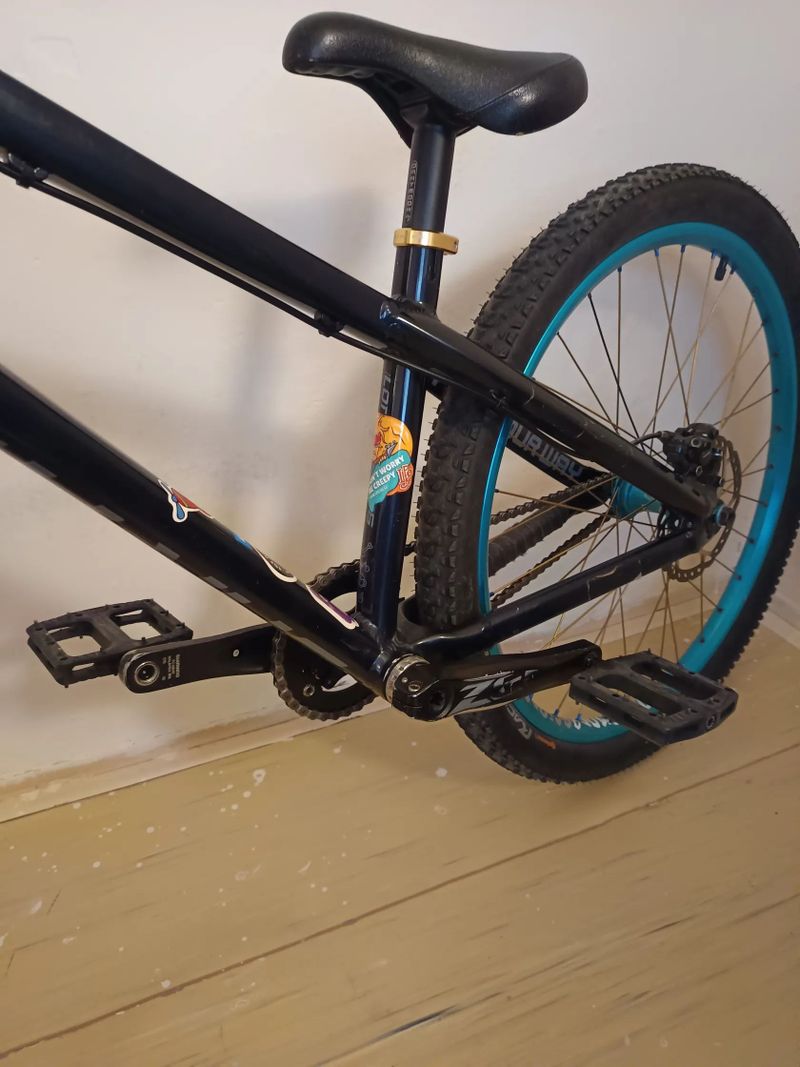  Stylový dirťák DARTMOOR Two6player Steel blue ve velikosti Short