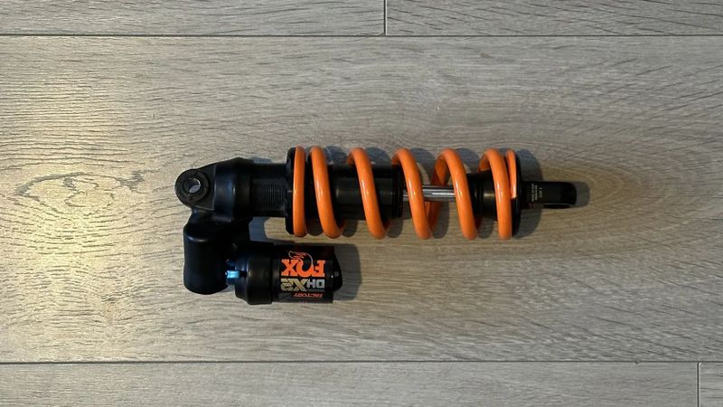 Fox DHX2 210x55 mm + Pružina Fox SLS Factory 600 lb.