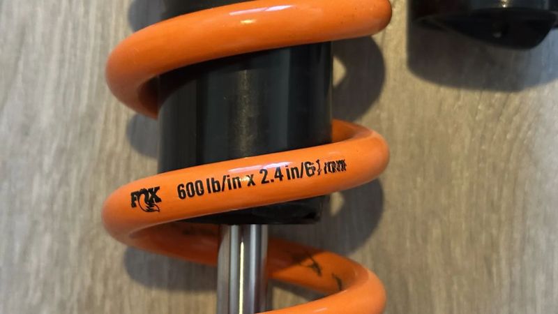 Fox DHX2 210x55 mm + Pružina Fox SLS Factory 600 lb.