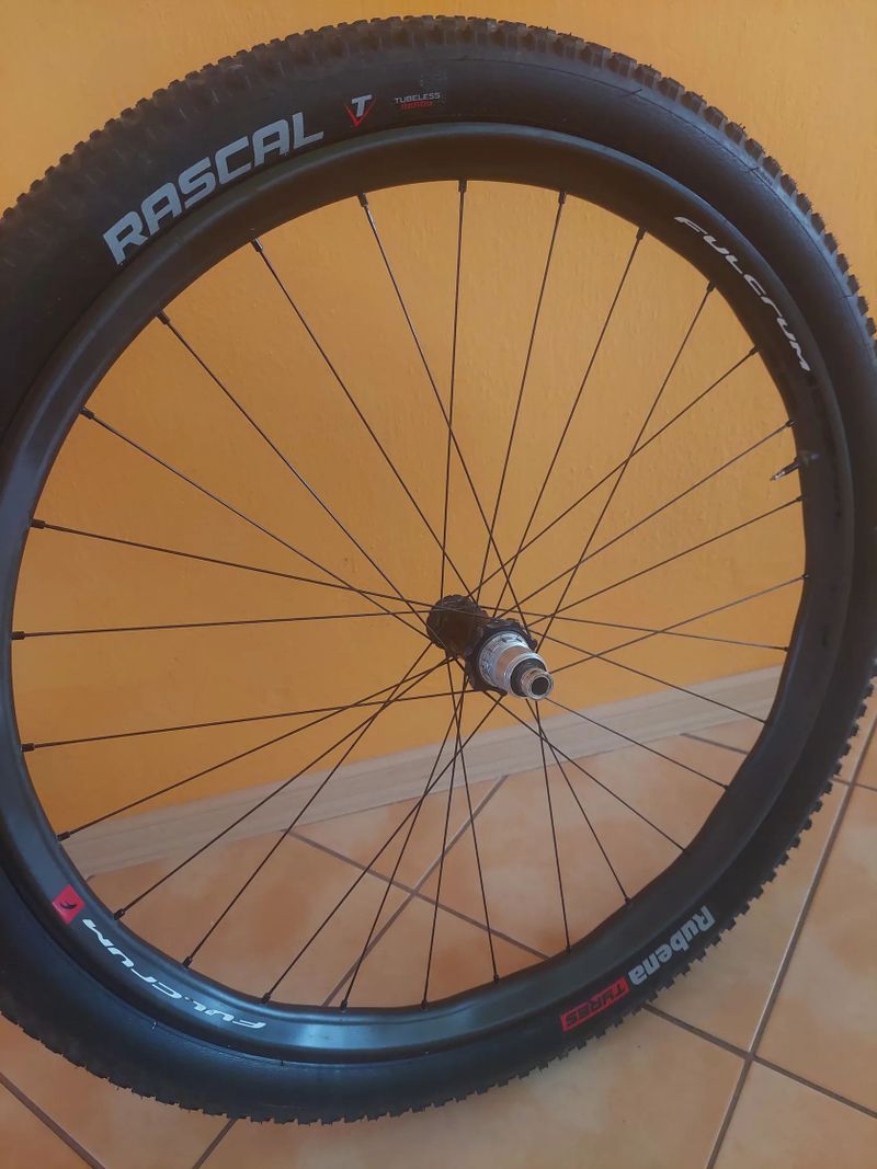 Karbonové výplety FULCRUM RED ZONE CARBON