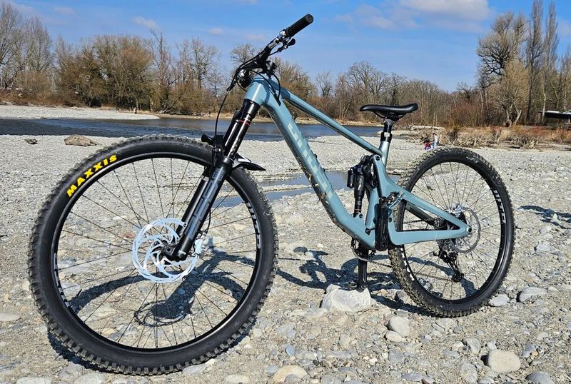  Ghost RIOT AM CF PRO - necelý rok starý, bezvadný stav