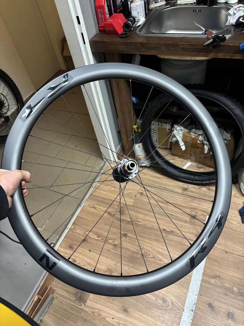 Karbonová silniční/gravel kola Novatec R4