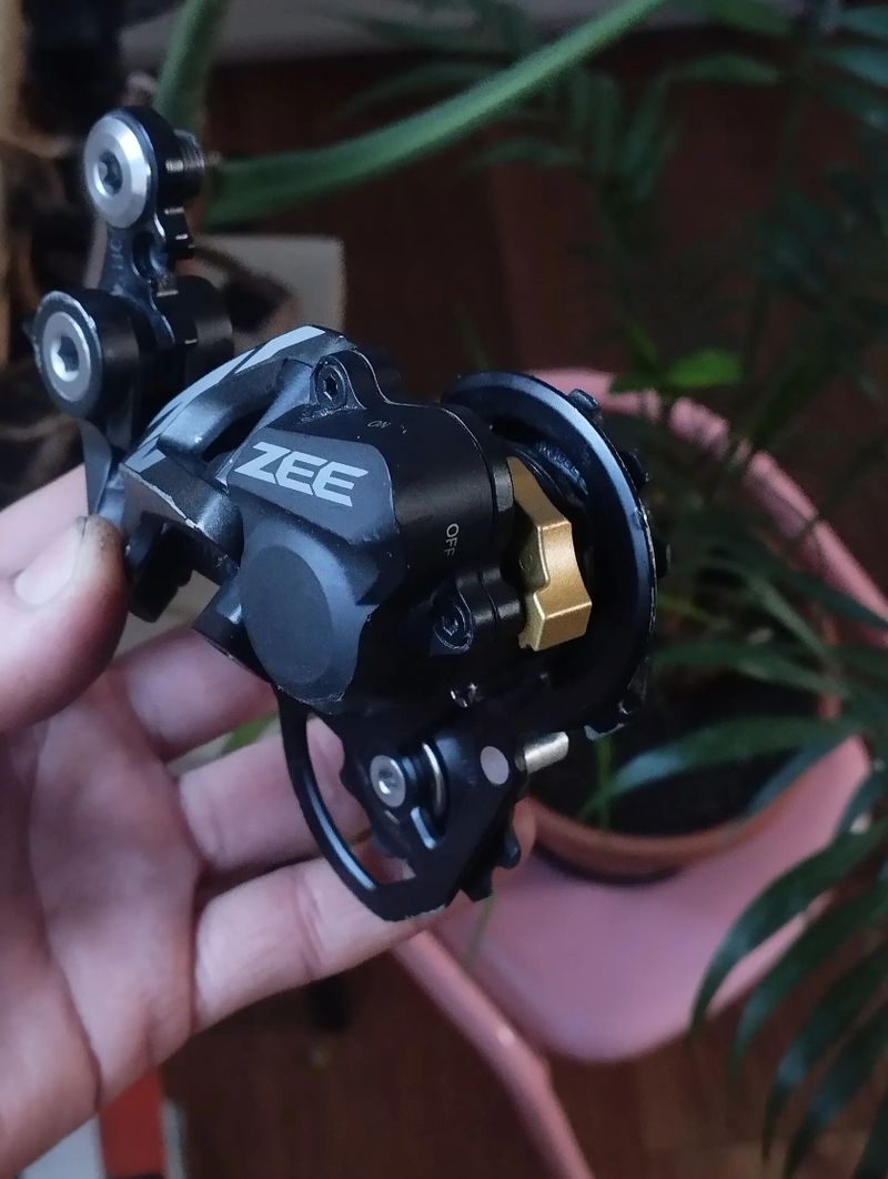 Shimano ZEE Rd-M640