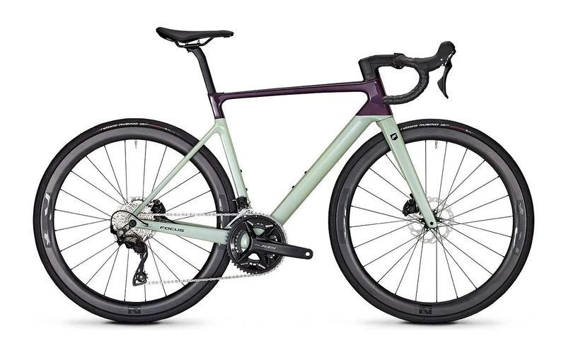 FOCUS IZALCO MAX 8.8 MODEL 2025