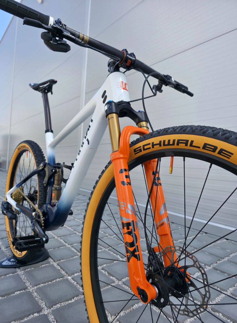 Lee Cougan Crossfire Air 428 Team Carbon 2023 29" – velikost L