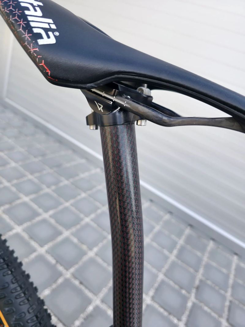 Lee Cougan Crossfire Air 428 Team Carbon 2023 29" – velikost L