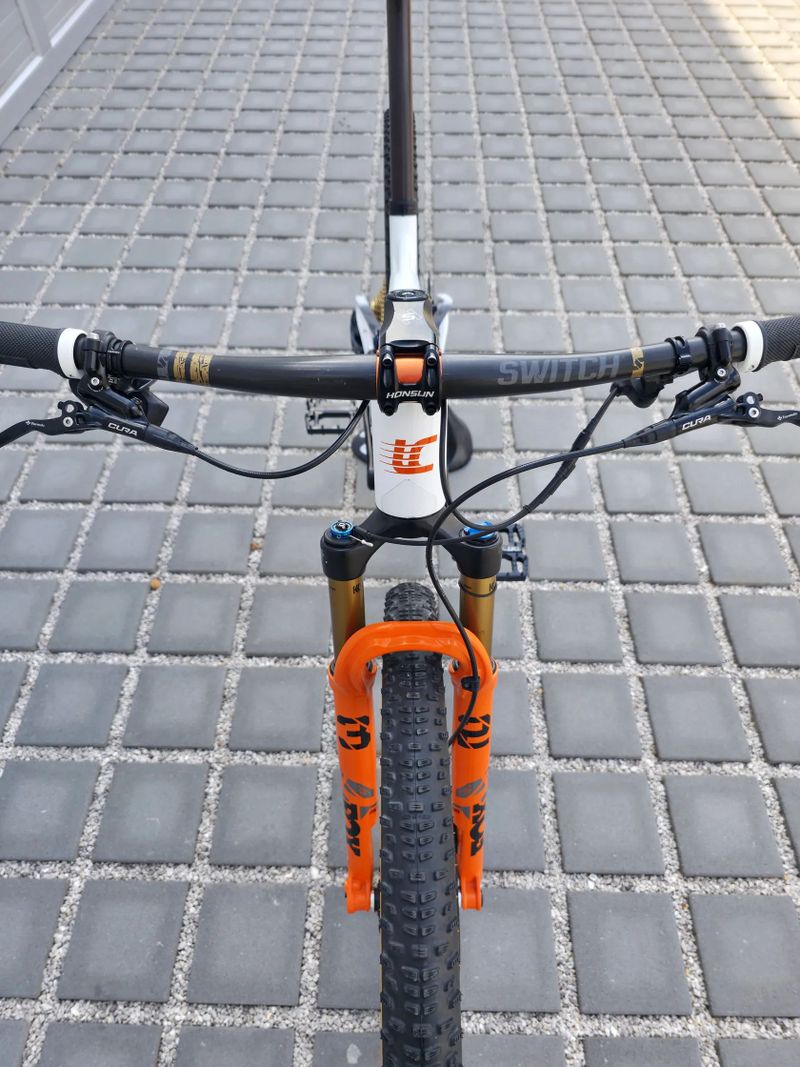 Lee Cougan Crossfire Air 428 Team Carbon 2023 29" – velikost L