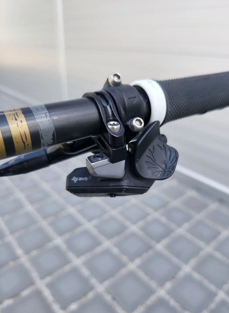 Lee Cougan Crossfire Air 428 Team Carbon 2023 29" – velikost L