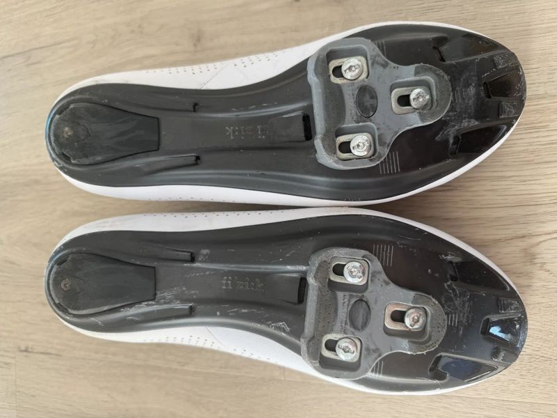 Prodám tretry Specialized S-WORKS Road 7 šedé 45 a Fizik Infinito R1 44,5