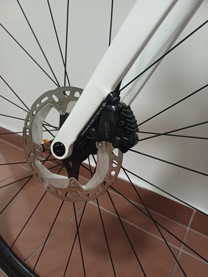 Isaac Boson Mineral white silniční kolo