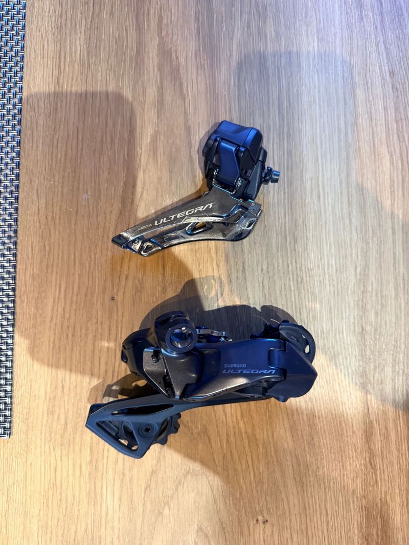 Shimano Ultegra Di2 2x10 přehazovačka + přesmykač 
