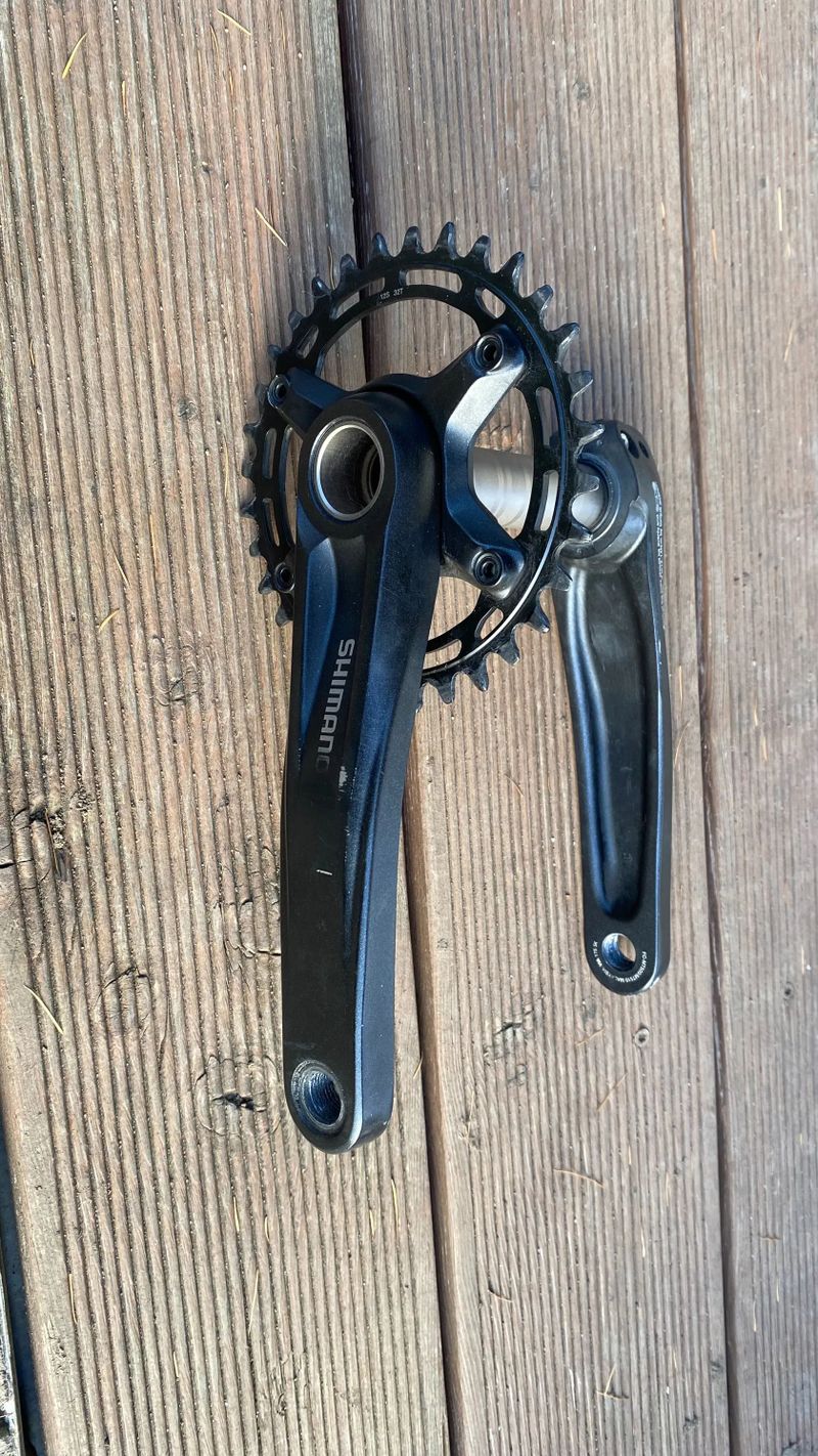 Kliky Shimano Deore FC-MT510-1 včetně středu.