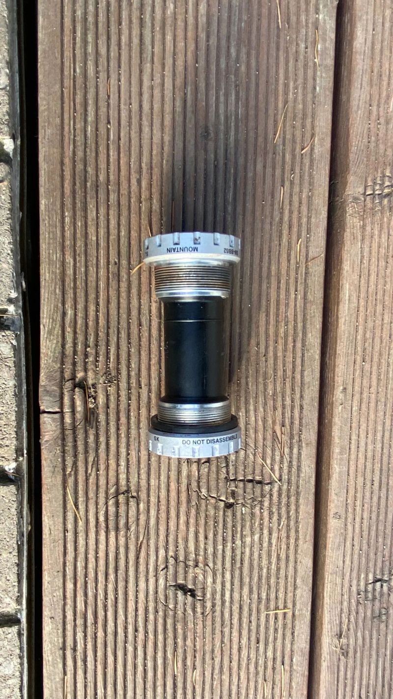 Kliky Shimano Deore FC-MT510-1 včetně středu.