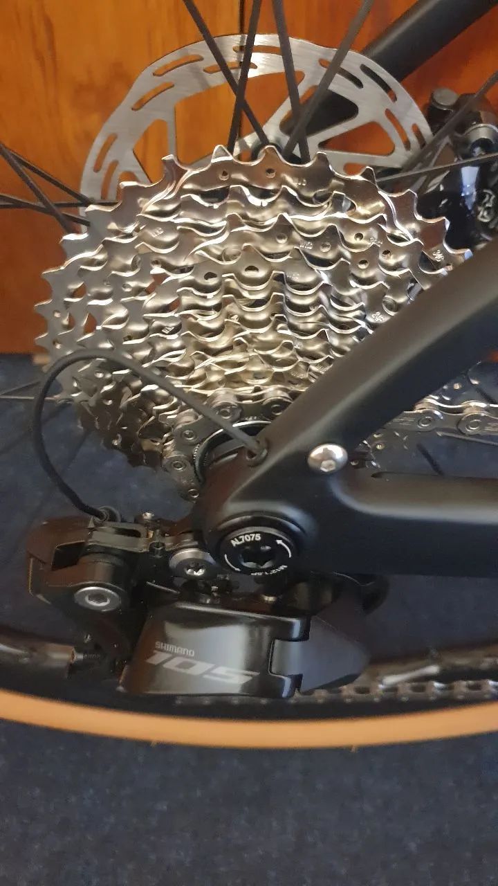 Gravel kolo - Shimano 105 Di2 2x12, matná černá, vel. L