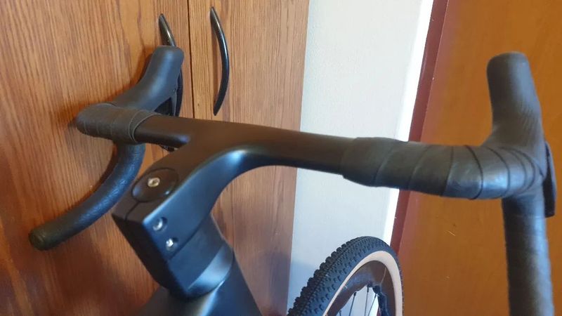 Gravel kolo - Shimano 105 Di2 2x12, matná černá, vel. L