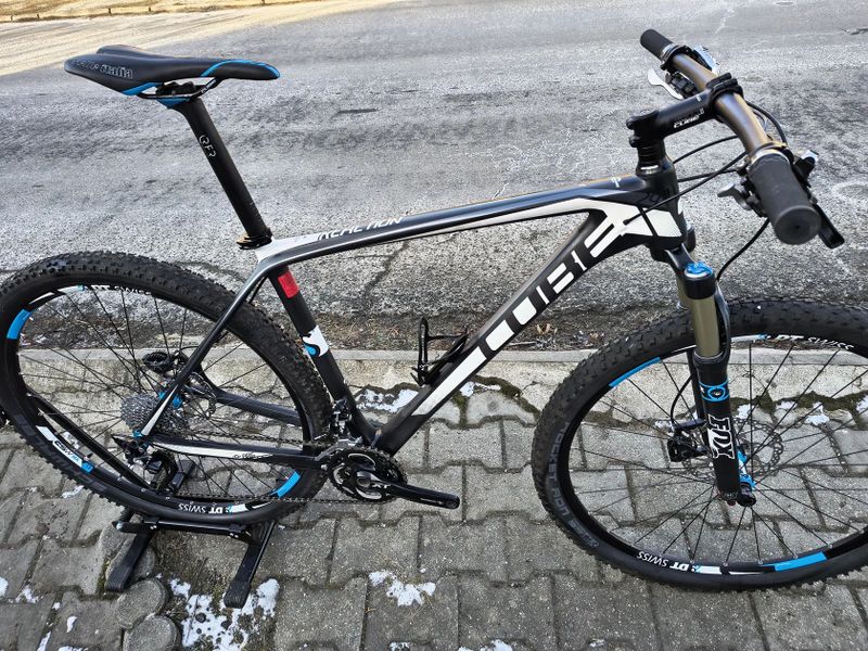 KARBONOVÉ HORSKÉ CUBE , FOX, SHIMANO XT, JAKO NOVÉ