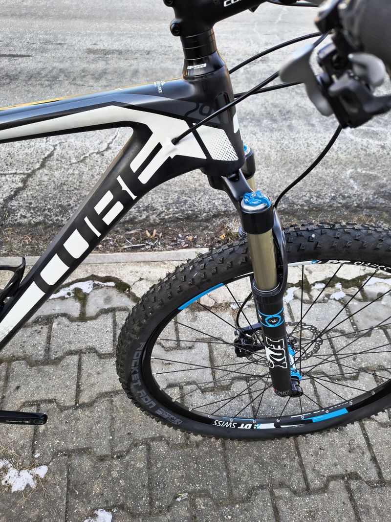KARBONOVÉ HORSKÉ CUBE , FOX, SHIMANO XT, JAKO NOVÉ