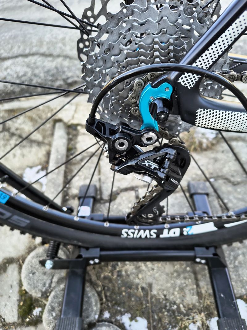 KARBONOVÉ HORSKÉ CUBE , FOX, SHIMANO XT, JAKO NOVÉ