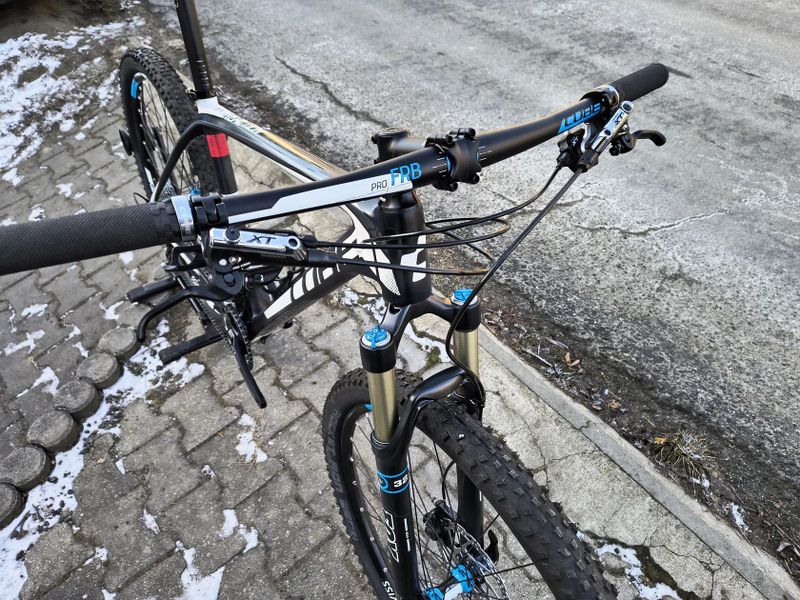 KARBONOVÉ HORSKÉ CUBE , FOX, SHIMANO XT, JAKO NOVÉ