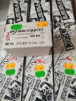 DT Swiss 176 drátů 1,8mm a 539ks nipl 1,8mm nové