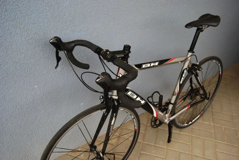 Silniční kolo BH 56CM