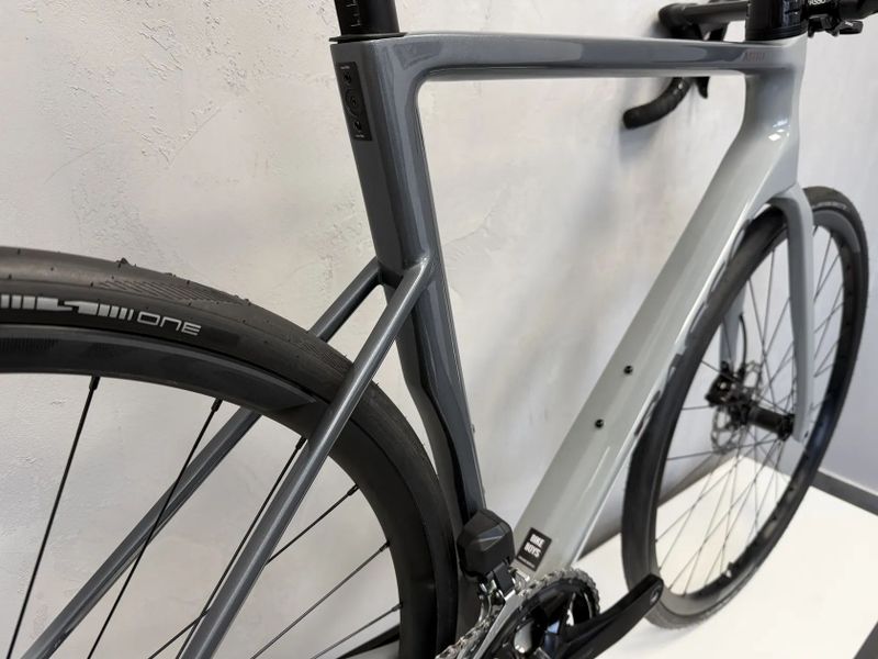 Silniční kolo Basso Astra, Shimano 105 Di2, vel. 53