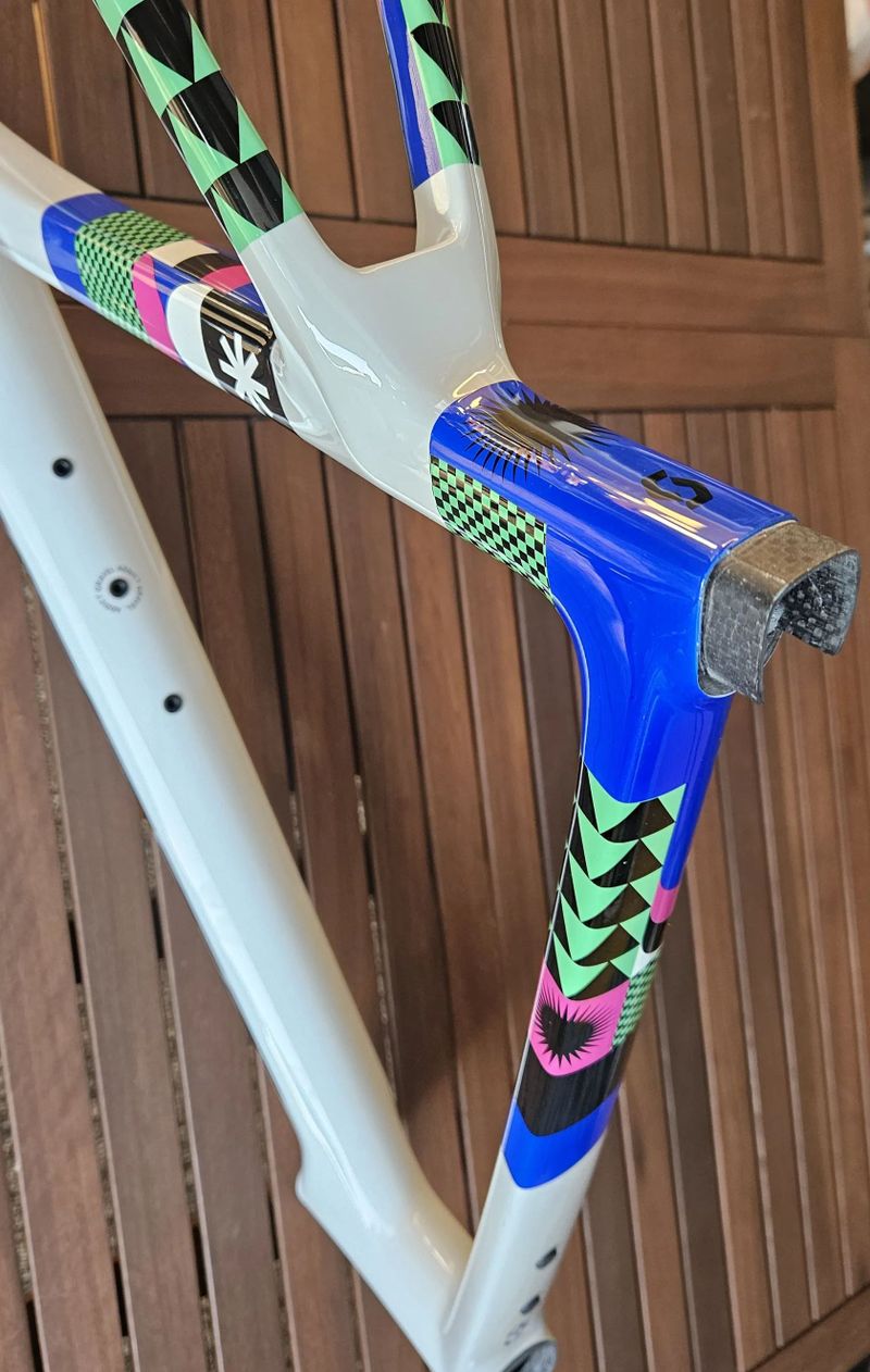 SCOTT Addict Gravel RC Carbon HMX 2025 Beluga Grey - rámová sada pro lehký závodní gravel - NOVÁ